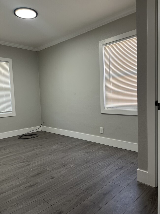 Building Photo - 504 Bryden Way