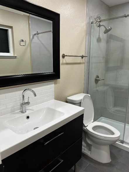 Building Photo - 674 Kirkland Dr