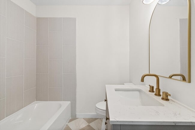 Building Photo - 6527 Beekman Rd