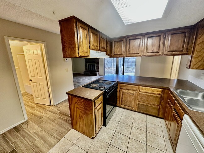 Building Photo - 3507 W Beechwood Dr