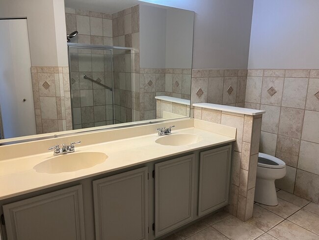 Building Photo - 401 Cromwell Cir