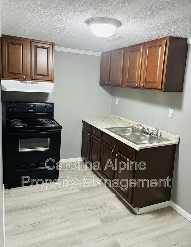 Building Photo - 1021 Dodd St