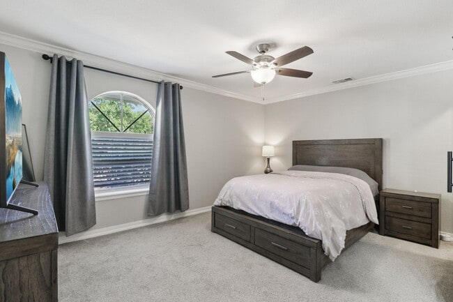 Building Photo - Beautifully Renovated Home with a Large Yard