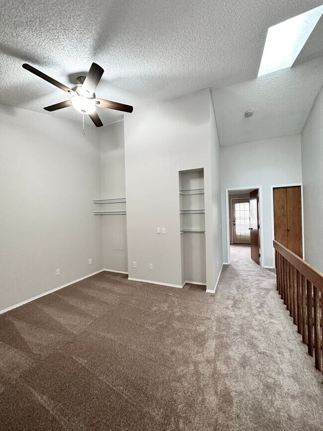 Building Photo - Newly Updated Townhome with Three Balconie...