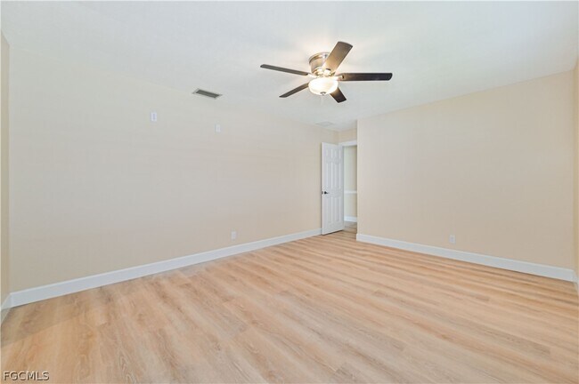 Building Photo - 4414 SE 20th Pl