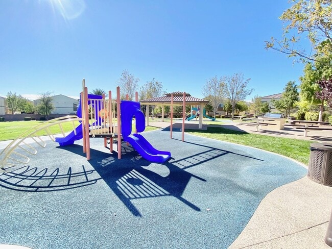 Building Photo - TOWNHOME LOCATED IN GATED BLACKHAWK COMMUN...