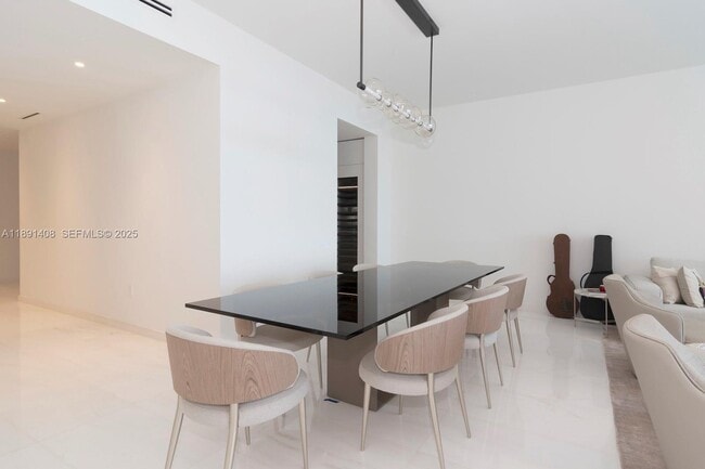 Building Photo - 300 Biscayne Blvd Way