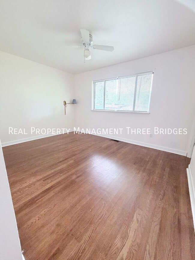 Building Photo - 90 Canisius Ln