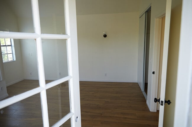 Building Photo - 364 Orizaba Ave