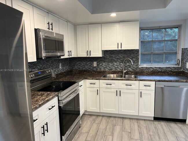 Primary Photo - 3064 Riverside Dr