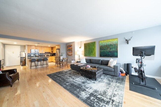 Building Photo - 700 Grove St