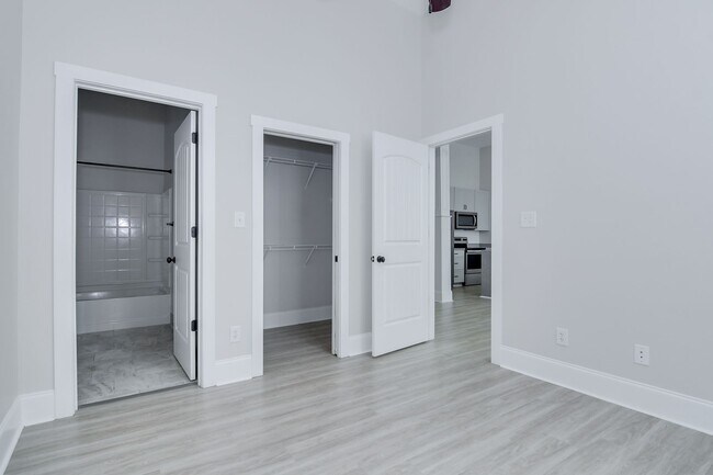 Building Photo - 164 N Louisville St