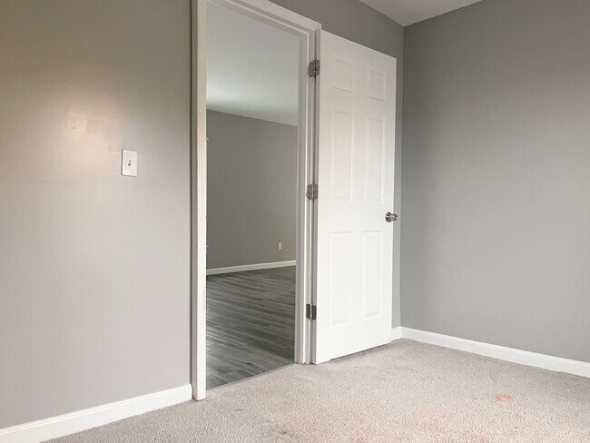 Building Photo - 1025 West Ave