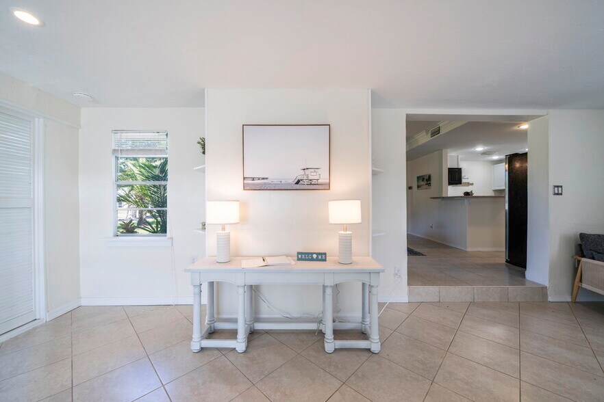 Building Photo - 4464 E Riverside Dr