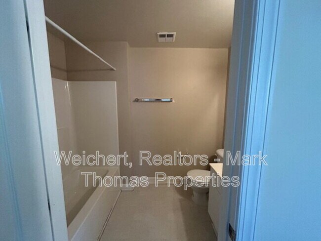 Building Photo - 929 Morreene Rd