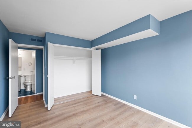 Building Photo - 5801 Quantrell Ave