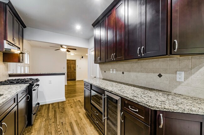 Building Photo - 2291 Strathmore Dr NE