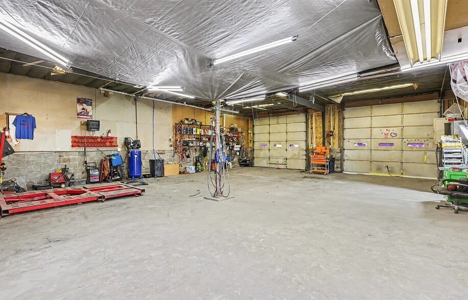 Building Photo - 1341 N 45th St
