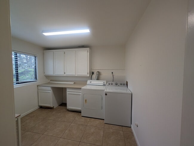 Building Photo - 539 Hatfield Dr