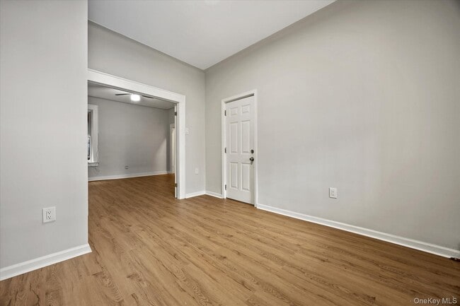 Building Photo - 325 Autumn Ave