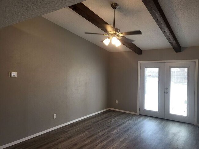 Building Photo - 6708 Robindale Rd