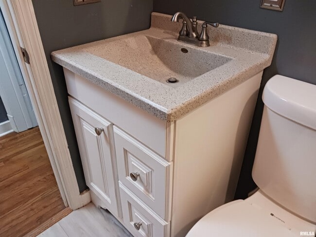 Building Photo - 1914 W Richwoods Blvd