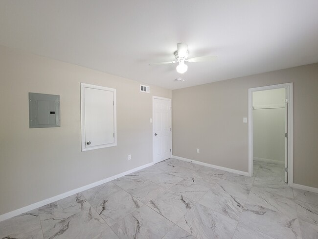 Building Photo - 3206 Lobit Dr