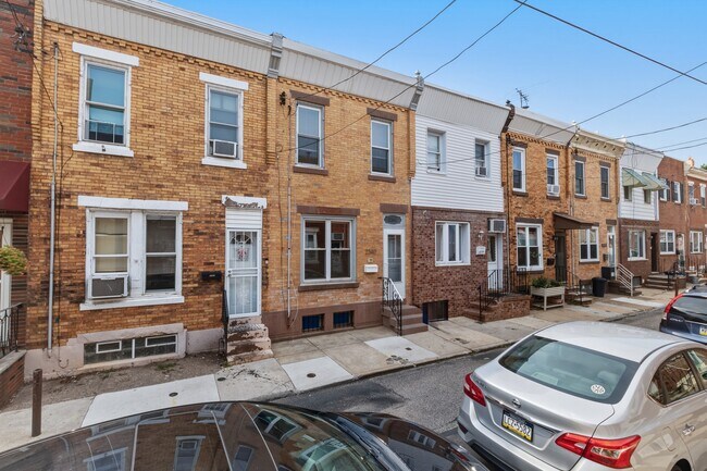 Building Photo - 2340 S Hutchinson St