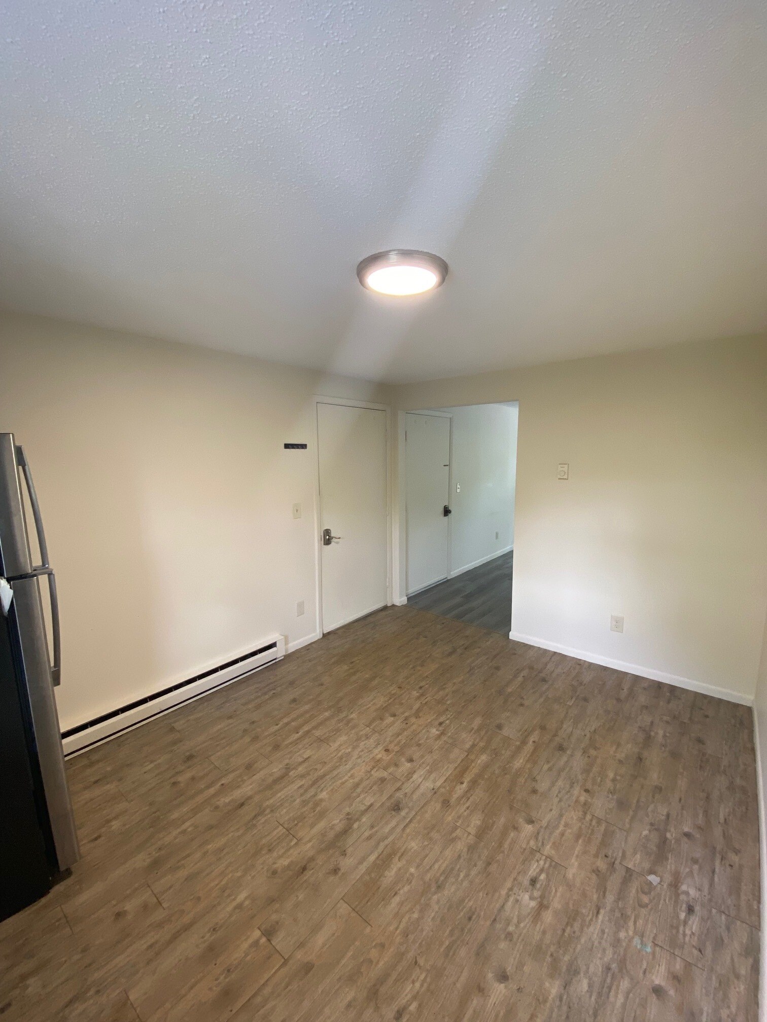 Building Photo - 851 Mammoth Rd