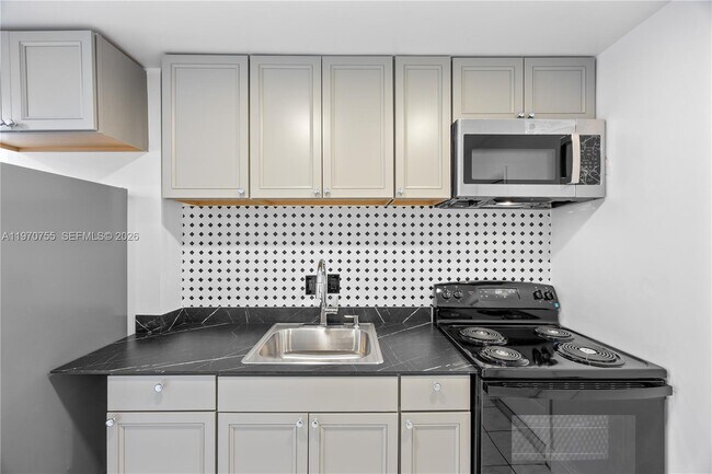 Building Photo - 411 SE 3rd Ave