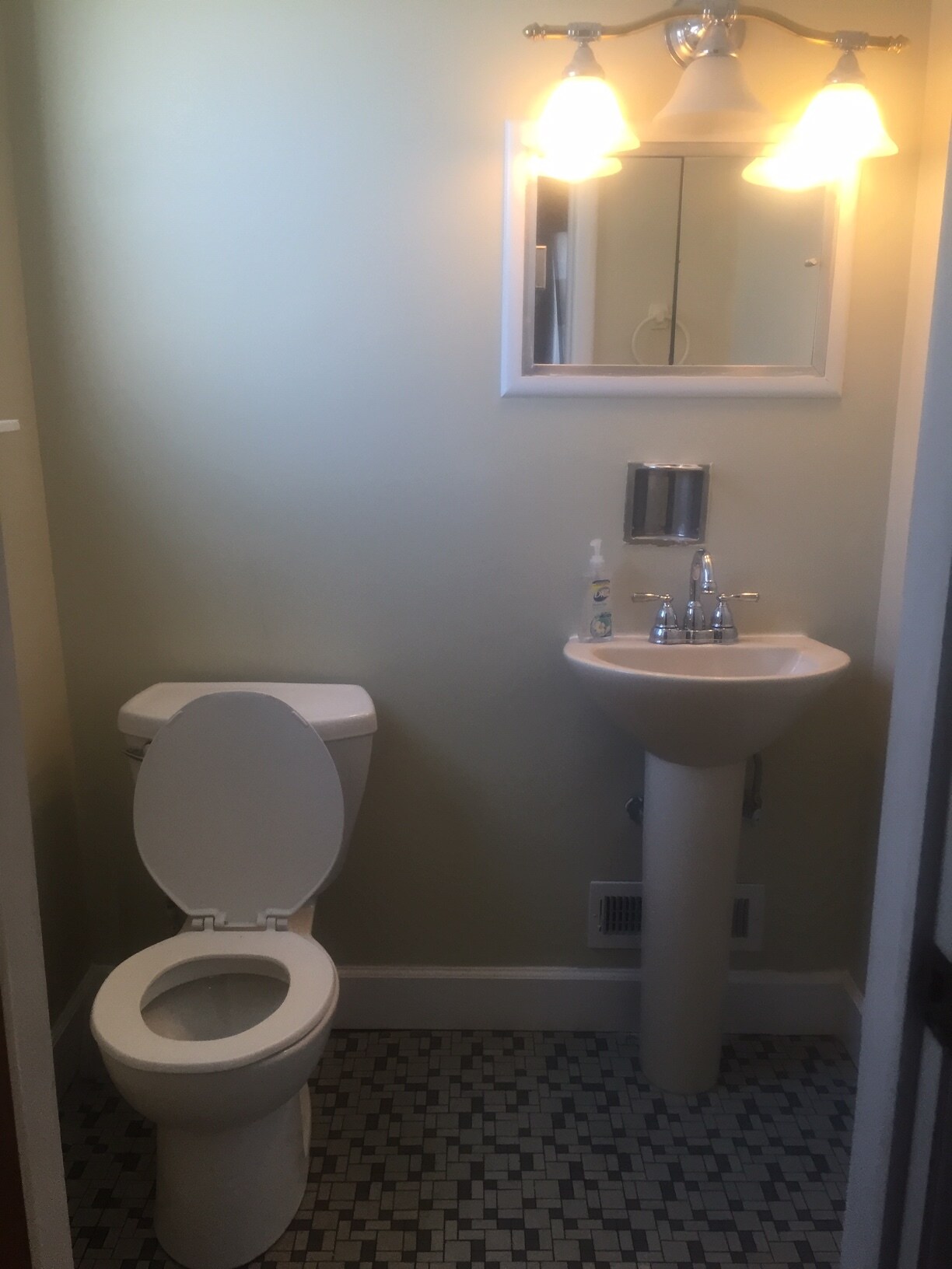 Building Photo - 301 Roosevelt Ave