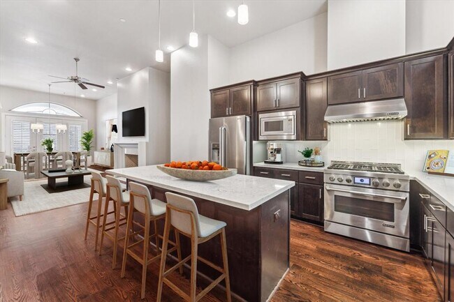 Building Photo - 4013 Lillian St