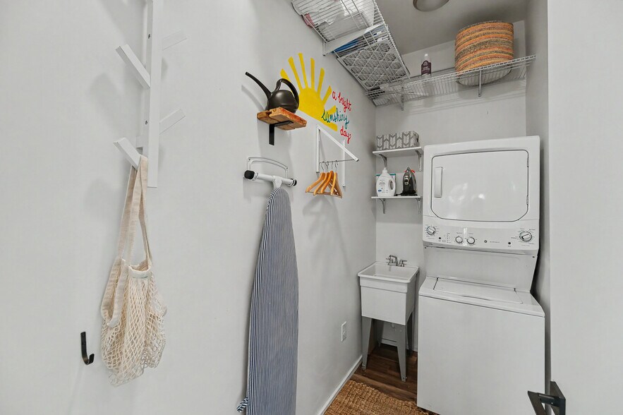 Laundry Room - 2179 Sol Legare Rd