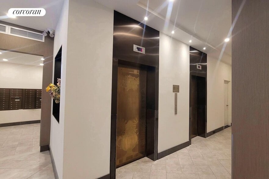 Building Photo - 45 W 81st St