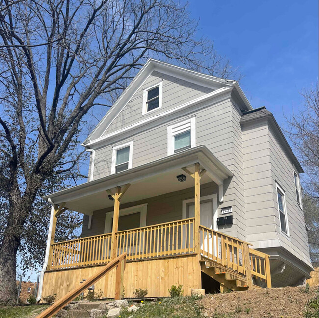 Primary Photo - 2421 Chestnut Ave
