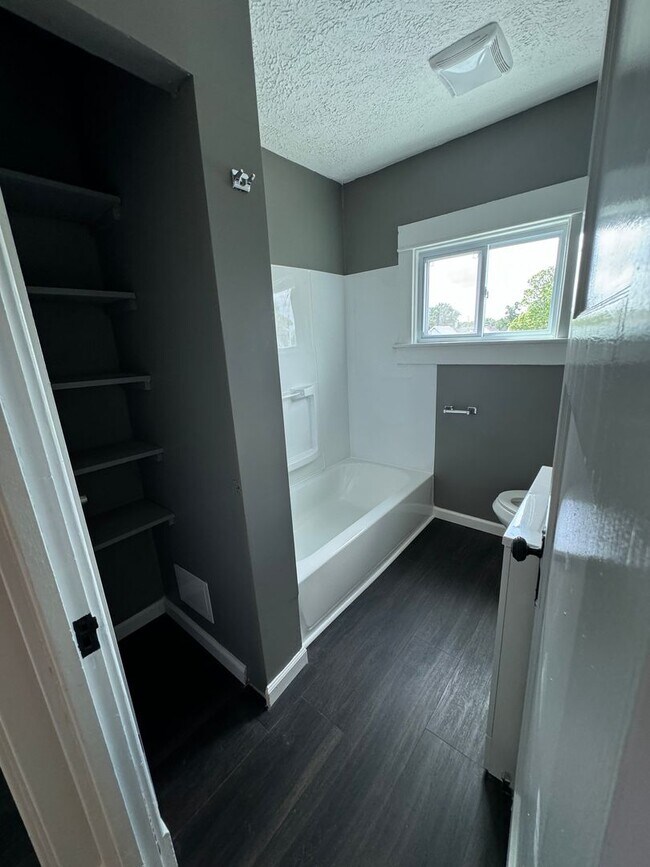 Building Photo - Rent to Own in Crestline Available Now