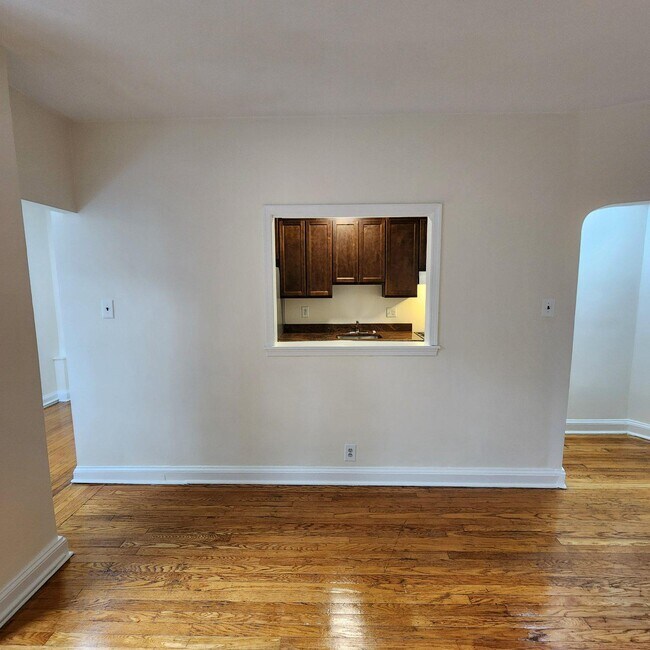 Building Photo - 400 W Hortter St