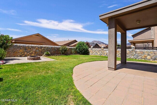 Building Photo - 5028 Silver Ranch Ave