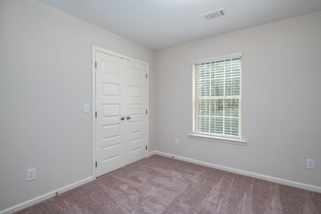 Building Photo - 246 Brownstone Loop