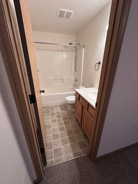 Building Photo - 45 Appleway Dr