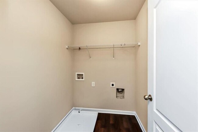 Building Photo - 182 Townview Dr