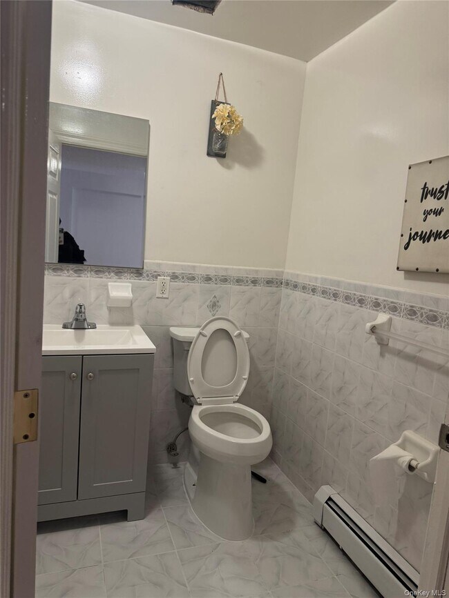 Building Photo - 65-95-95 Terrace Ct