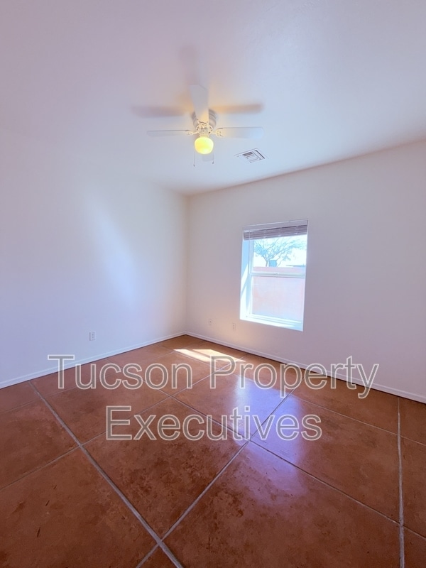 Building Photo - 324 W 23rd St