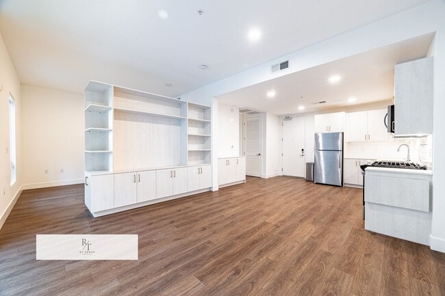 Building Photo - Modern 1-Bedroom Condo with Rooftop Amenities in Pasadena
