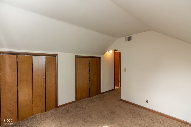 Building Photo - 811 Riverside Dr