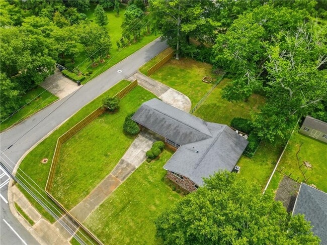 Building Photo - 1808 Sandy Plains Rd