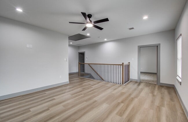 Building Photo - 1063 South Ln