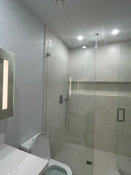Shower - 6859 SW 37th St
