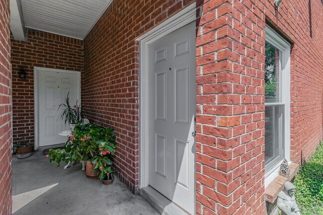 Building Photo - Birchman Place Townhomes - Now Leasing
