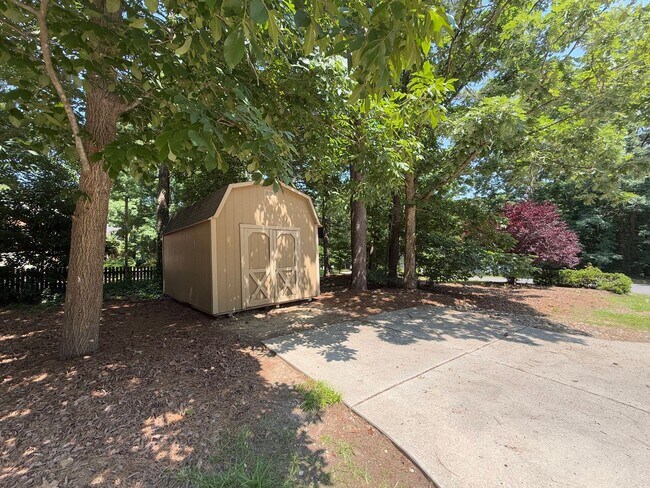 Building Photo - Stunning 3BD*, 4.5BA Clayton Home on a 0.7...